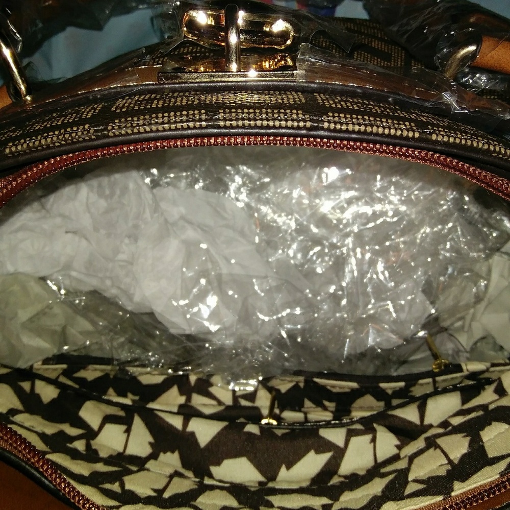 POCKETBOOK - Picture 2 of 3
